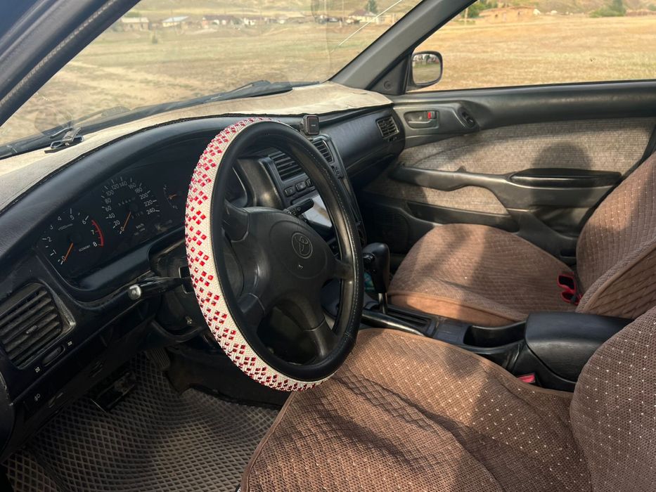 продам тайота карина е