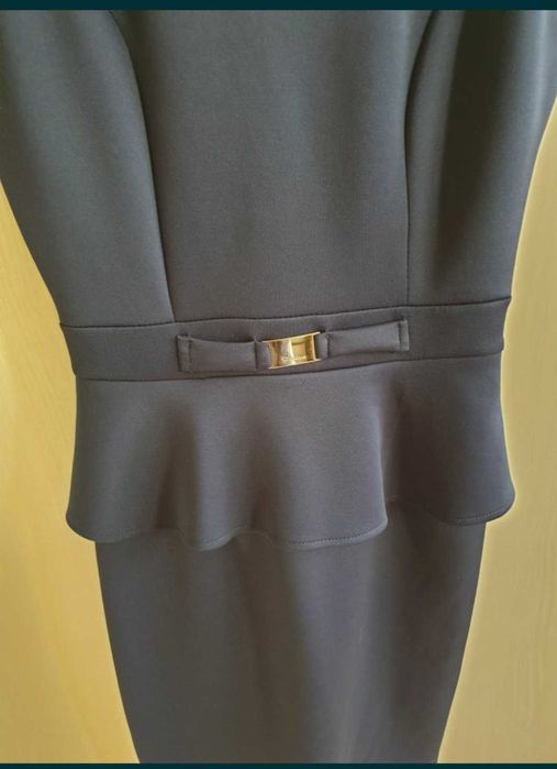 Официална тъмно-синя рокля пеплум