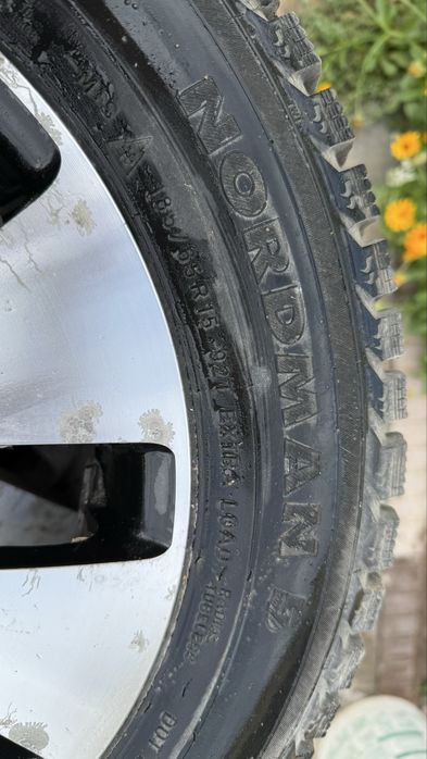 Продам шины с дисками комплект