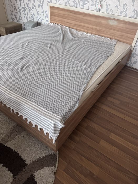 Спалния с матрак 180х200