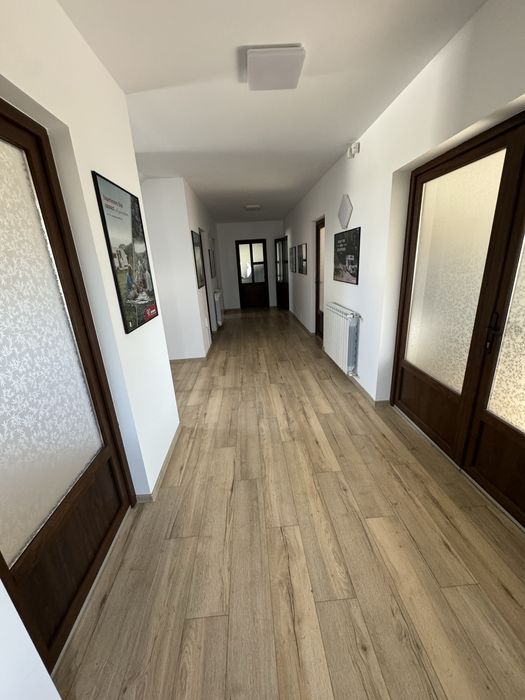 Se inchiriaza etajul 1 al unei cladiri de birouri cu parcare