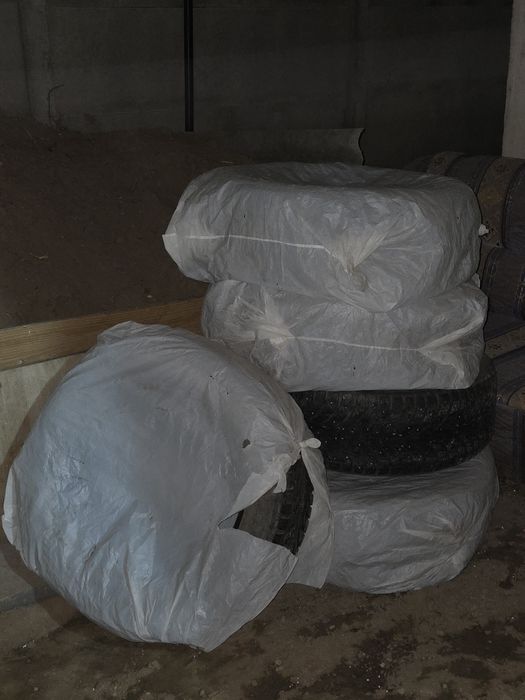 Продам шины Nokian Hakkapeliitta 9 SUV 275/50/21 зимние, шипованные