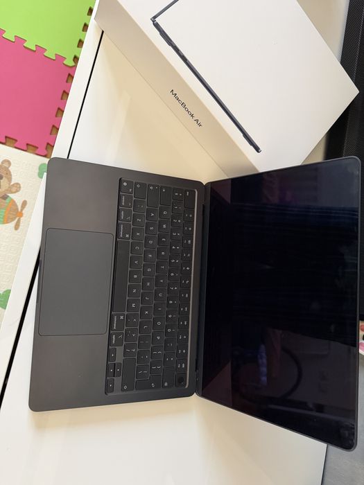 MacBook Air 13” Apple M2 | 8 GB RAM | 256 GB SSD