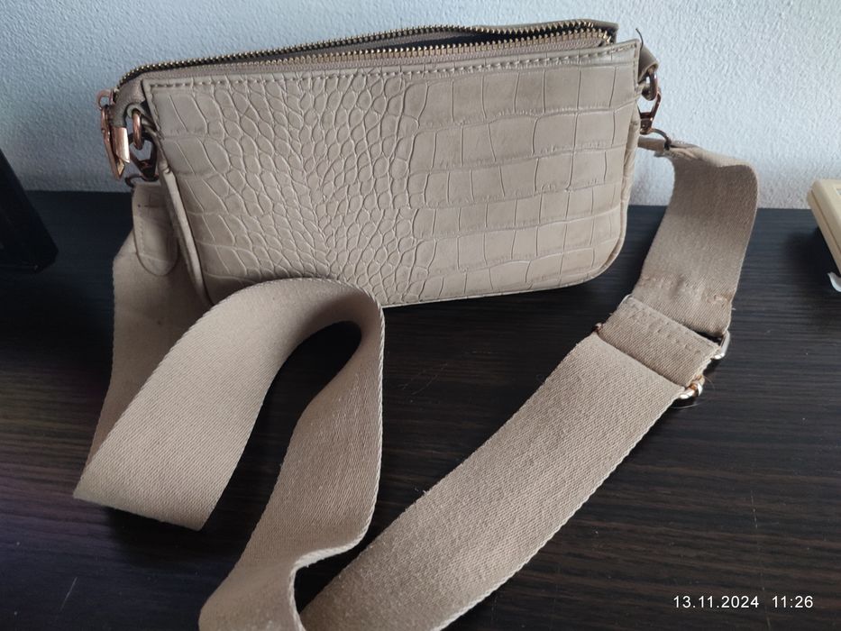 Vând geanta de umăr