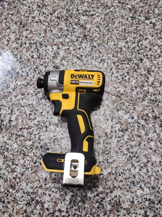 Dewalt inpakt 18v.