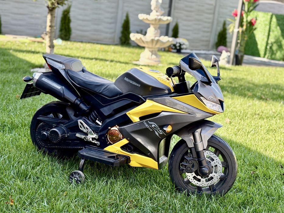 Motocicleta electrica baietii