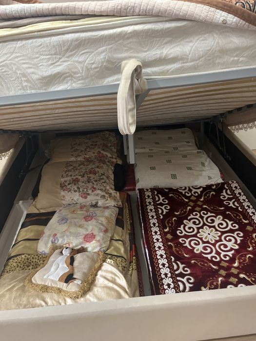 Двуспальный кровать