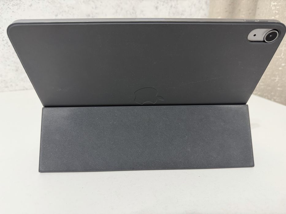 Планшет Apple iPad Air 11