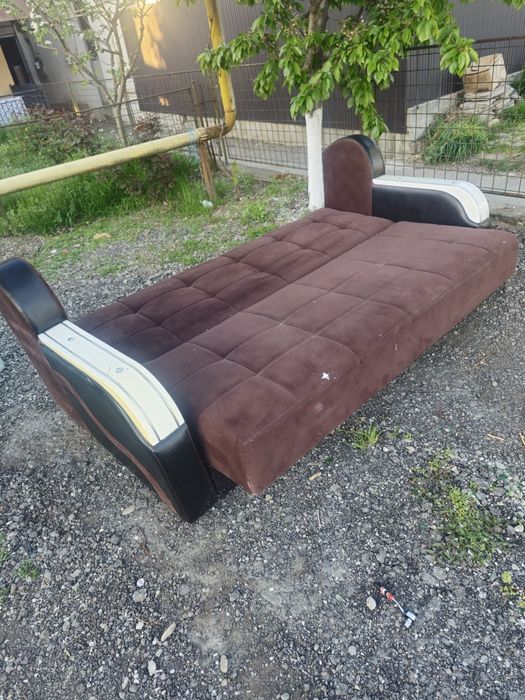 Canapea impecabila, arată ca noua