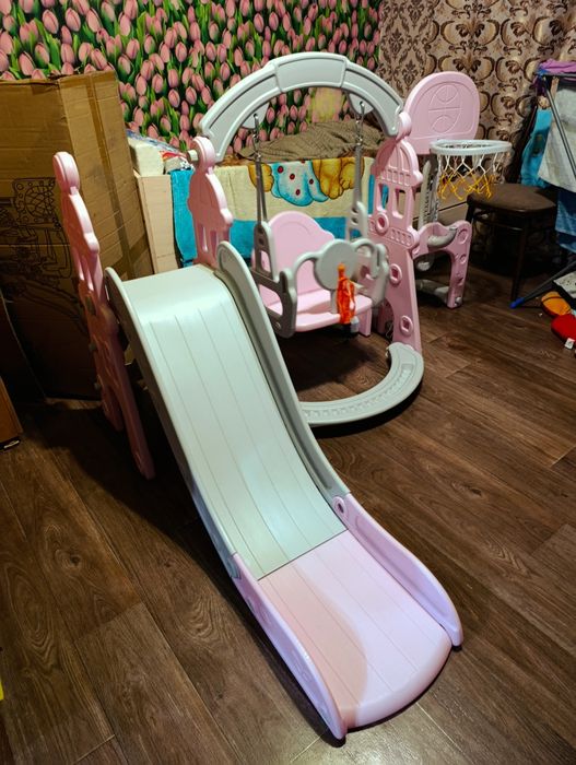 Детская горка в идеальном состоянии