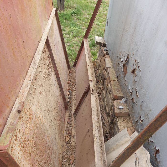 Ворота железные б.у.шные продам