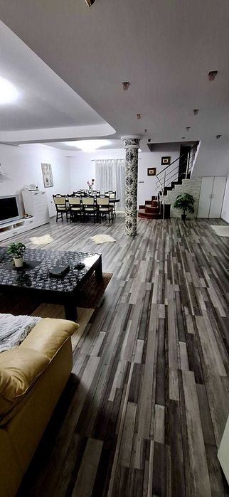 Casa curte gradina