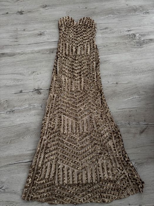 Елегантна рокля с паети