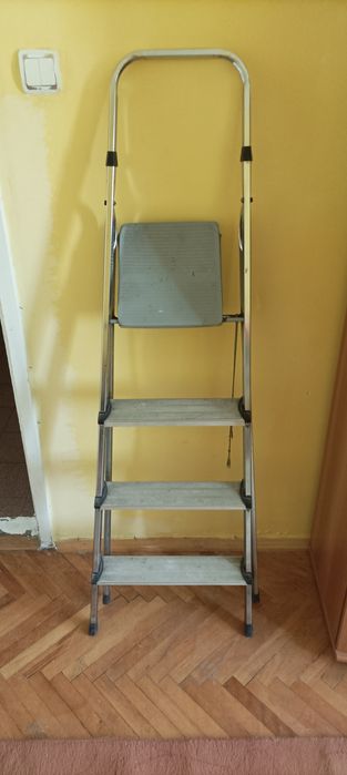 Scară metalică pliabilă