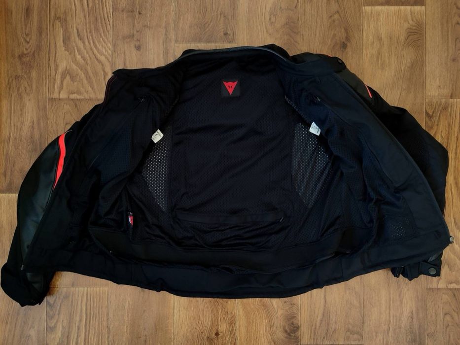 Мото яке Dainese