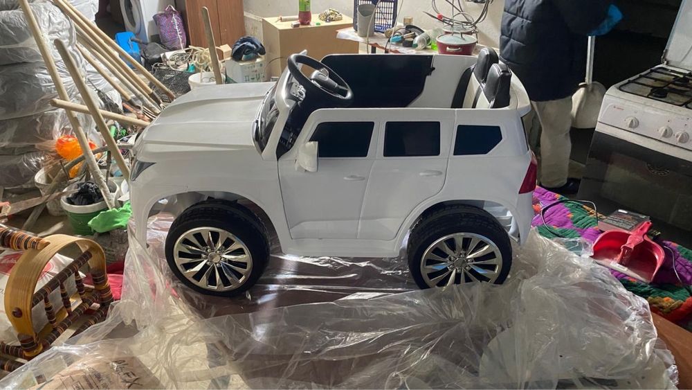 Машинку на колесах, с пультом