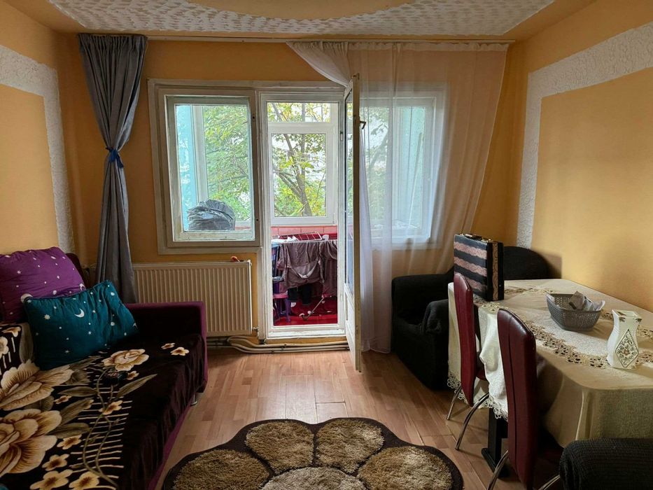 Inchiriez apartament