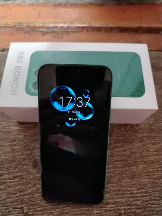 Продам телефон хонор Х8 б