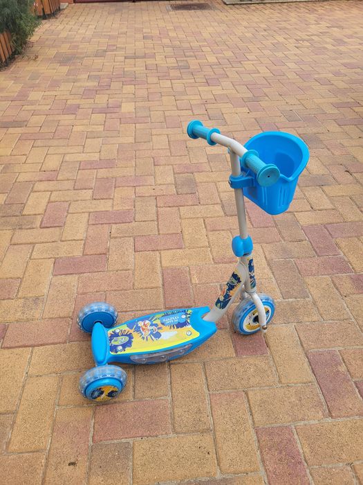 Trotineta cu lumini si cantec