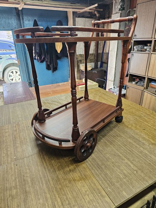 Продаю сервировочный стол