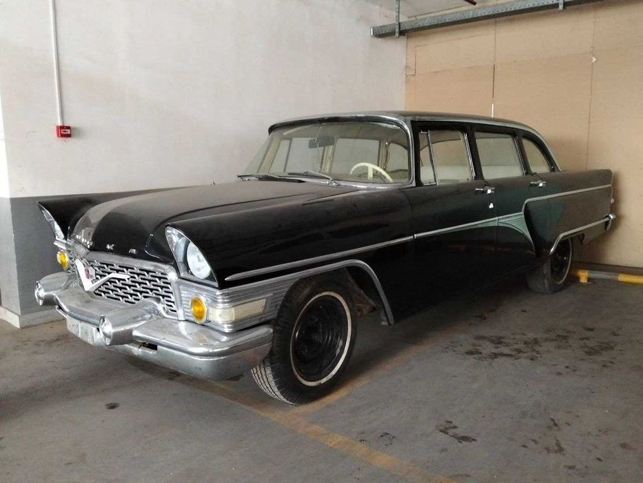 Автомобиль ГАЗ - 13 Чайка 1970 г Черная