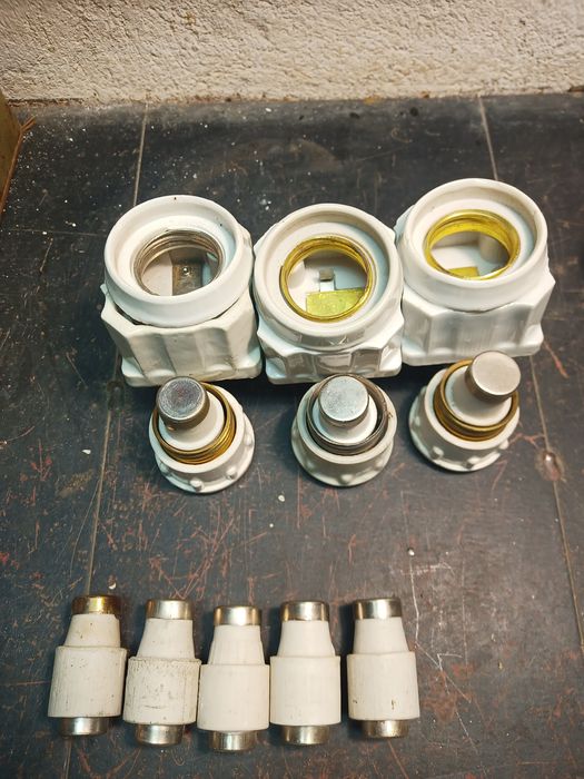 Керамични основи, капачки и предпазители.