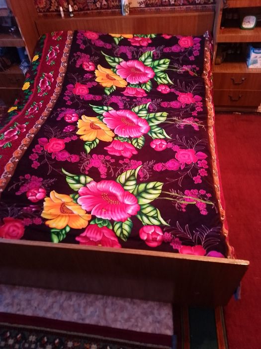 Продаю Спальный гарнитур