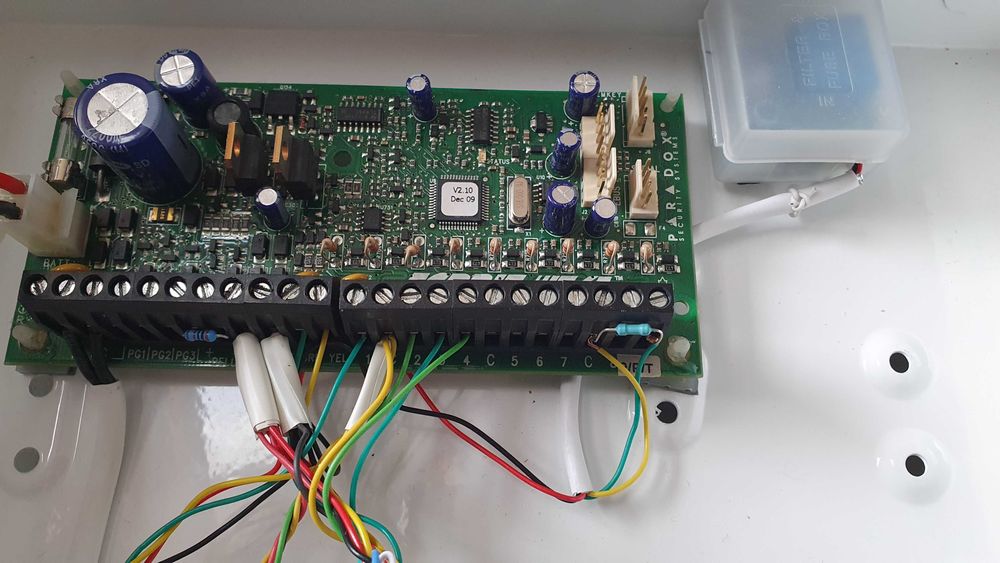 Сот комплект Paradox E 65 с дистанционно управление