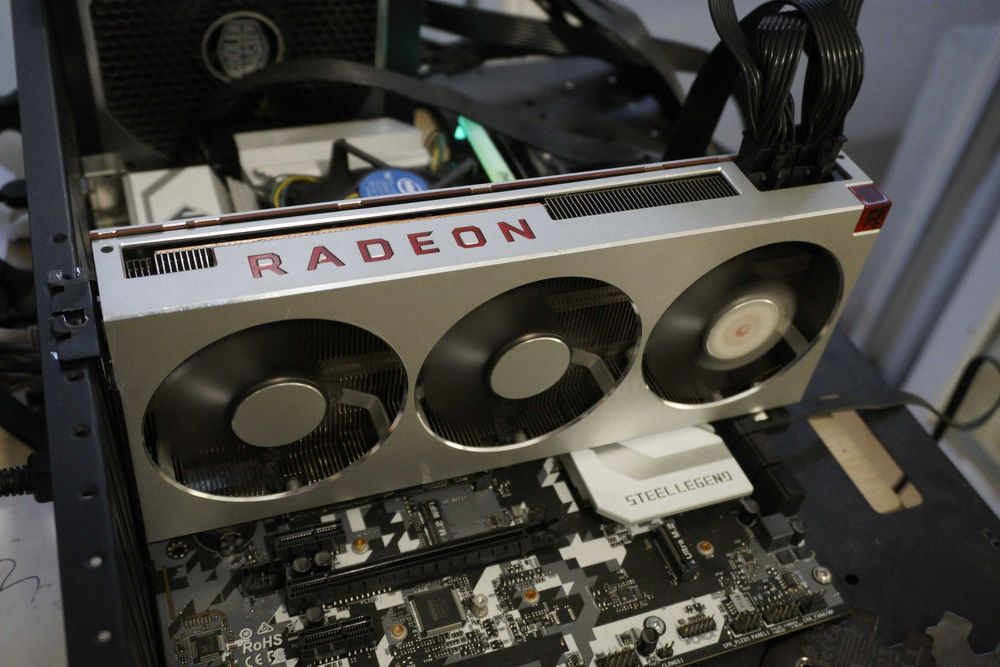 Radeon VII 16GB HBM2 AMD Radeon видеокарта (има забележки)/вкл. ДДС