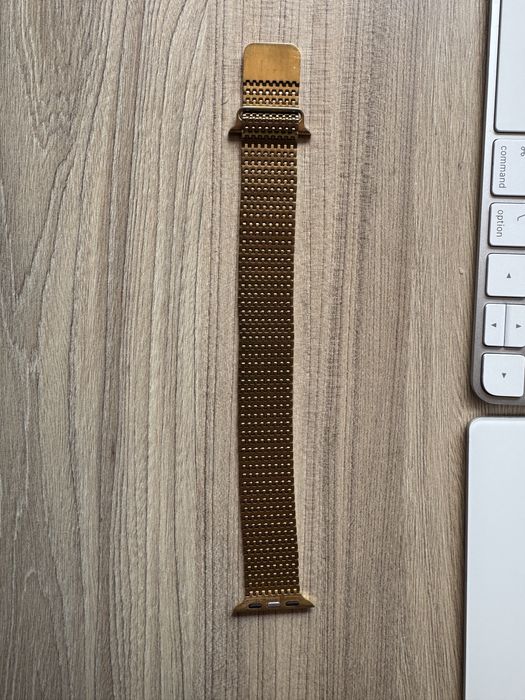 Златиста метална верижка Next One с магнит за apple watch 42 mm