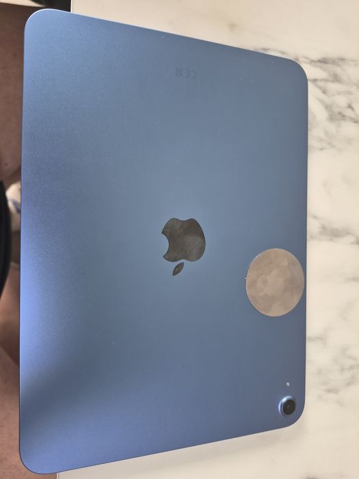 Vând tableta Apple a16