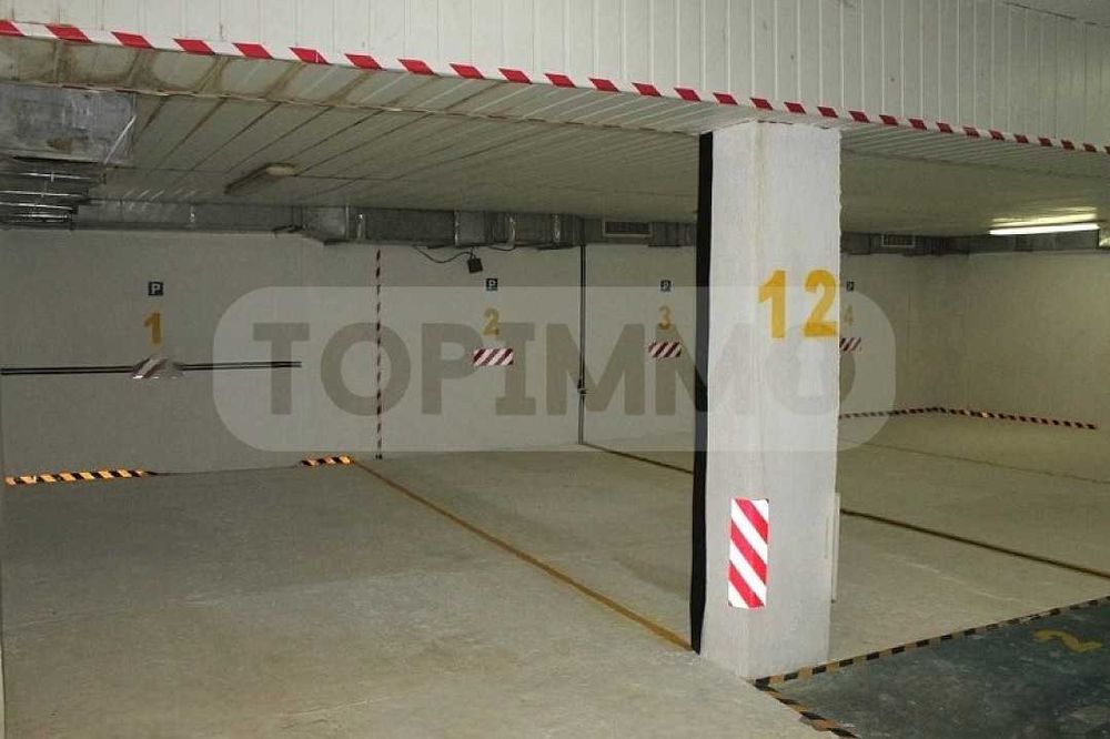 Дава се под наем Гараж / Паркомясто в Варна, Гръцка махала - 15 кв.м за 127.5 € - Снимка #1