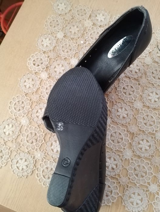 Дамски обувки на Пещера