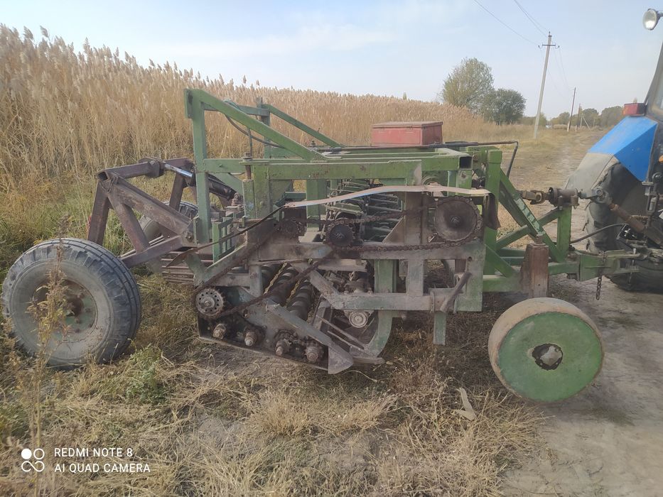 Продам свеклоуборочный комбайн вместе с подборщиком.