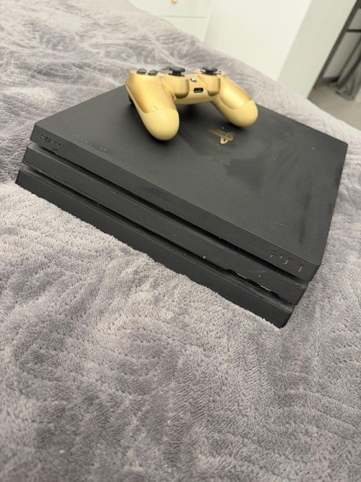 Ps4 pro , maneta aurie , jocuri incluse