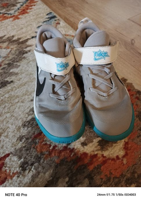 Vând adidas Nike măr.35