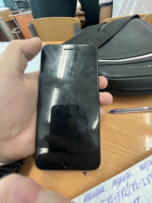 Срочно продаю айфон 7+