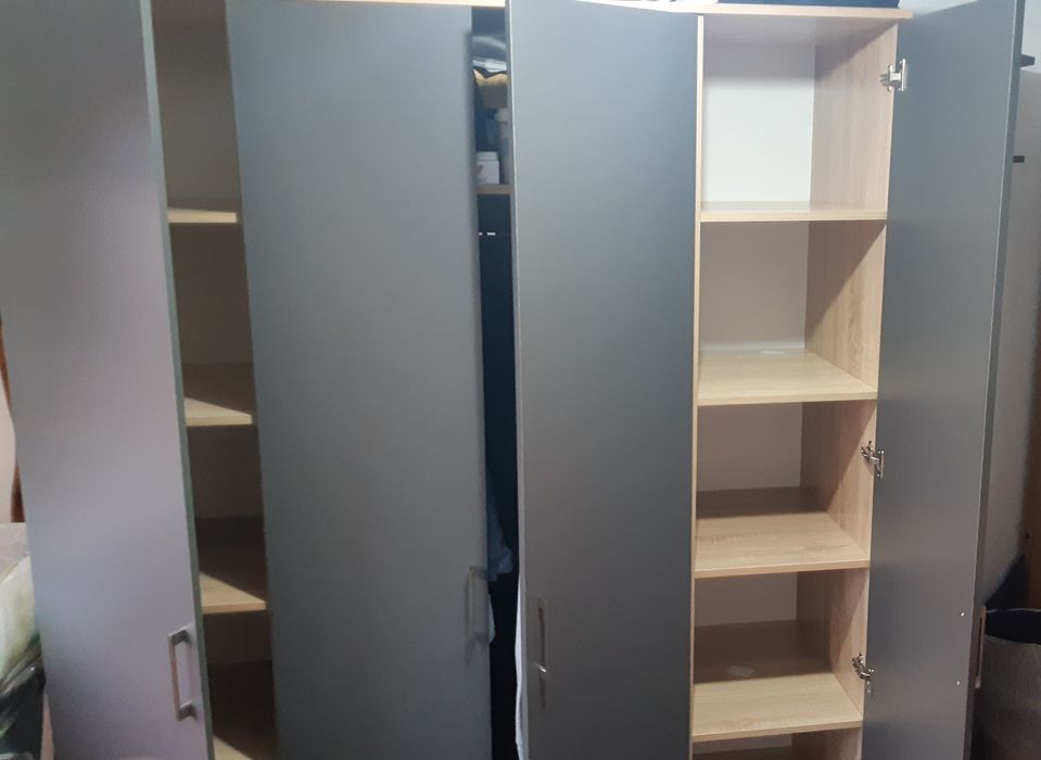 Продам большой шкаф