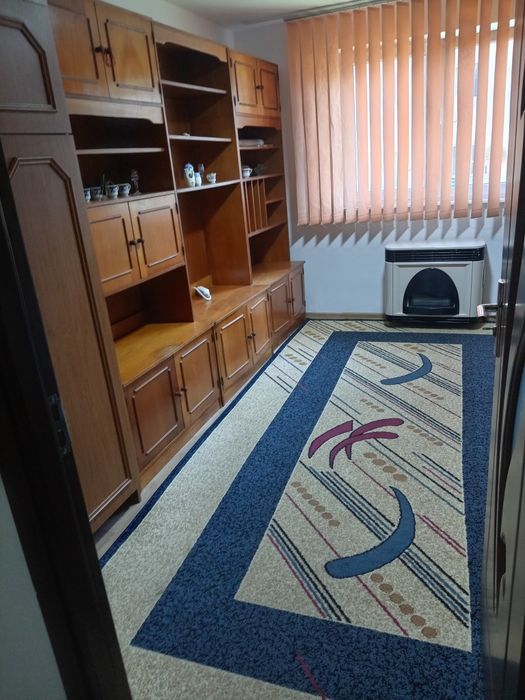 Vand garsoniera bloc 3 et 2 zona Halta