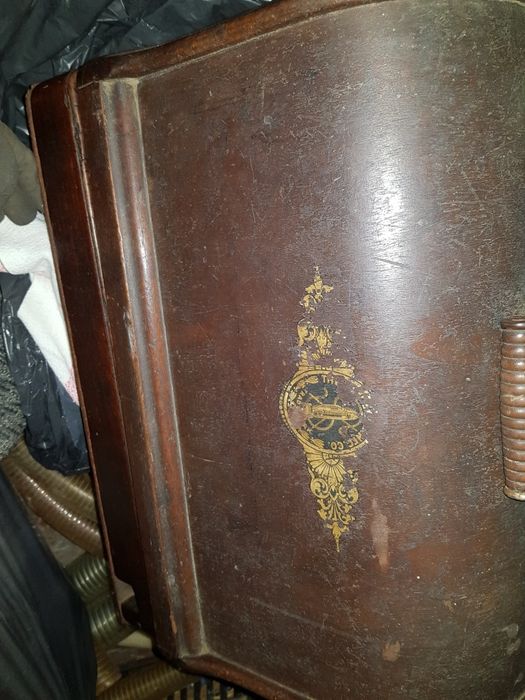 Продавам  стара колекционерска,антична шевна машина Singer