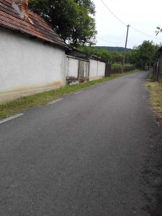 Casă de vânzare în Șiria (Arad) – 2 case, grădină mare, garaj