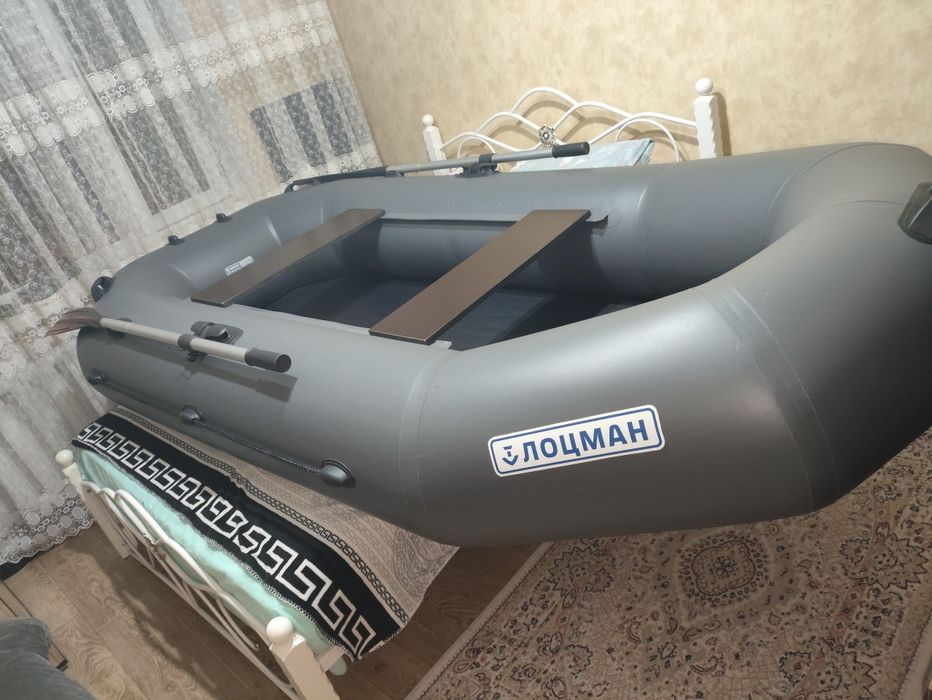 Продам лодку лоцман 280, дарили летом 25 года 1 заплыв ,для проверки.