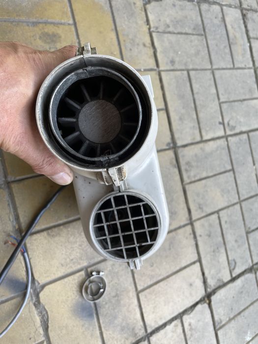 Продавам газов отоплител за кемпер или каравана Trumatic E1800