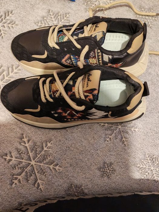 Продам Кроссовки