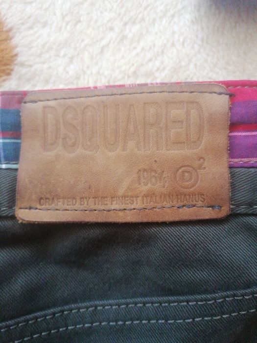 Blugi scurți DSQUARED mărimea 32