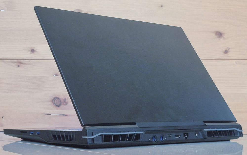 Laptop gaming RTX 4090 16GB i9 13900HX 17" 2K 240Hz