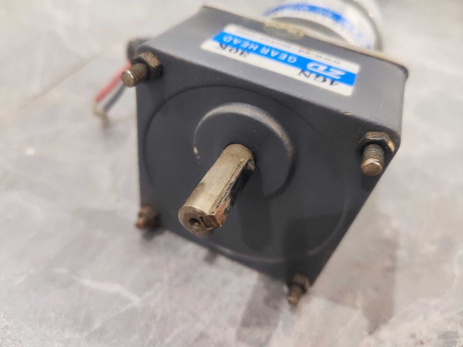 Мотор-редуктор (редукторный двигатель) Z4D60-12GN-18S