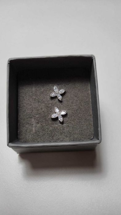 Cercei Aur Alb 585 14kt floare delicata eleganta