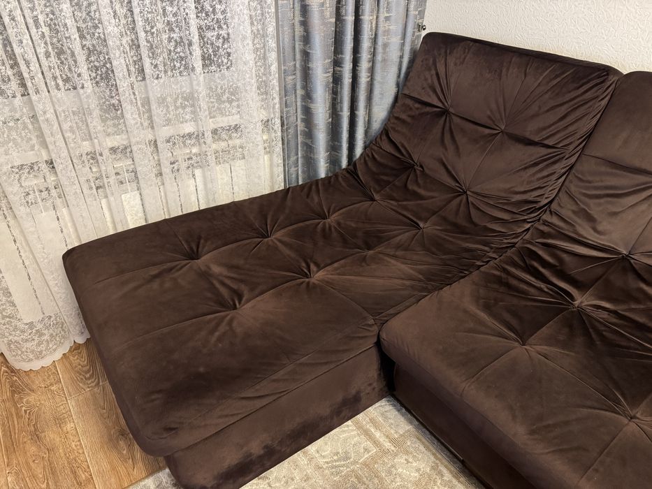 Продам диван в комплекте с пуфом