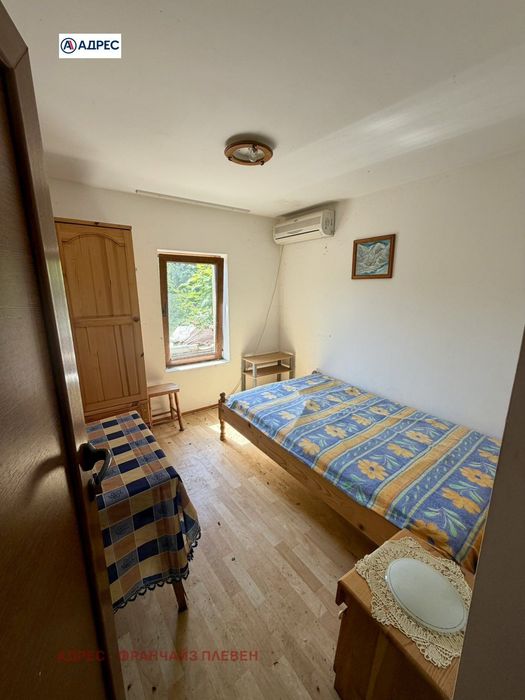 Къща в Ловеч, област-гр.Априлци площ 108 цена 85000